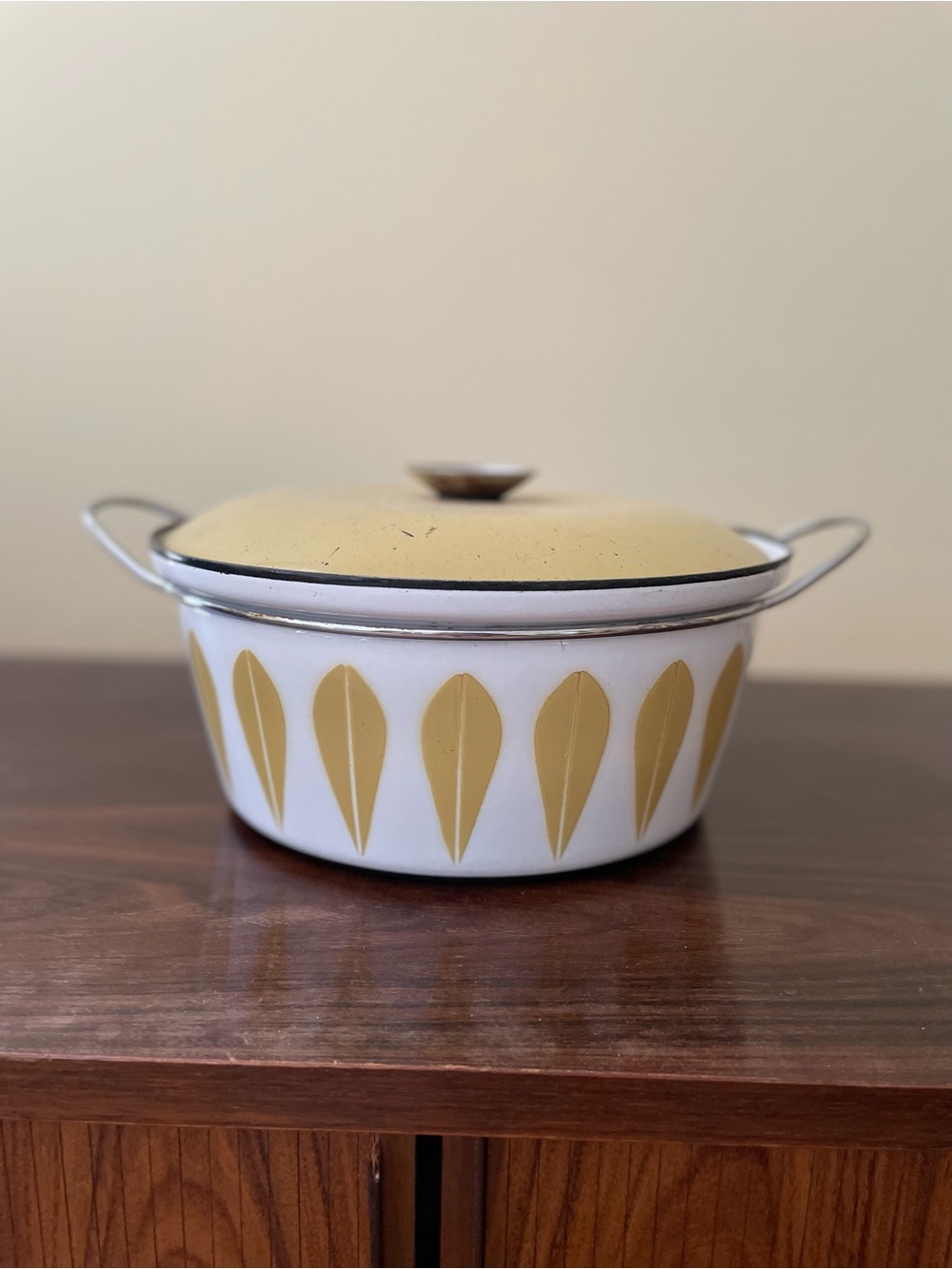 Catherineholm Butterscotch Lotus 4qt Casserole with Lid
